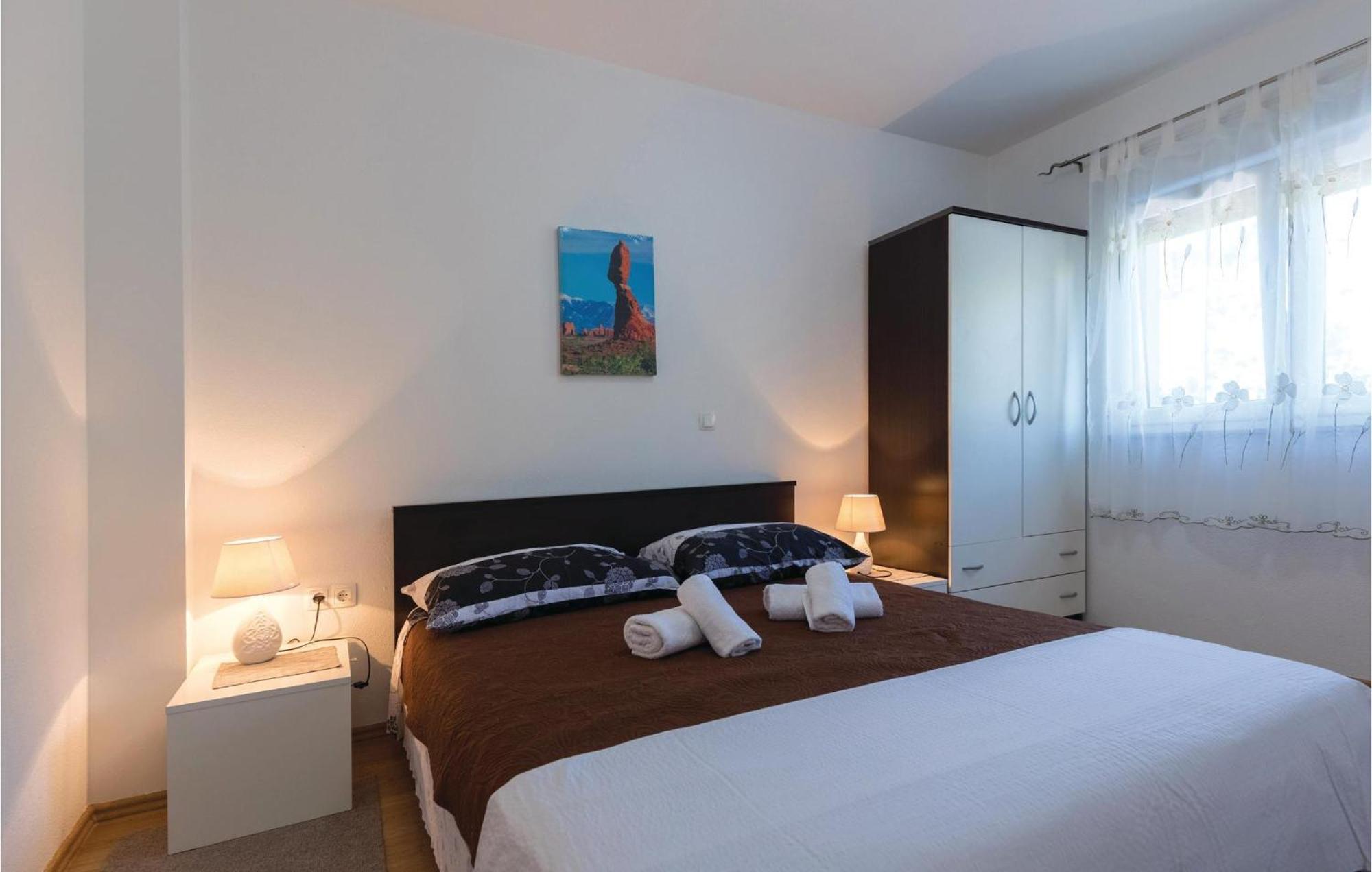 1 Bedroom Cozy Apartment In Клек Экстерьер фото