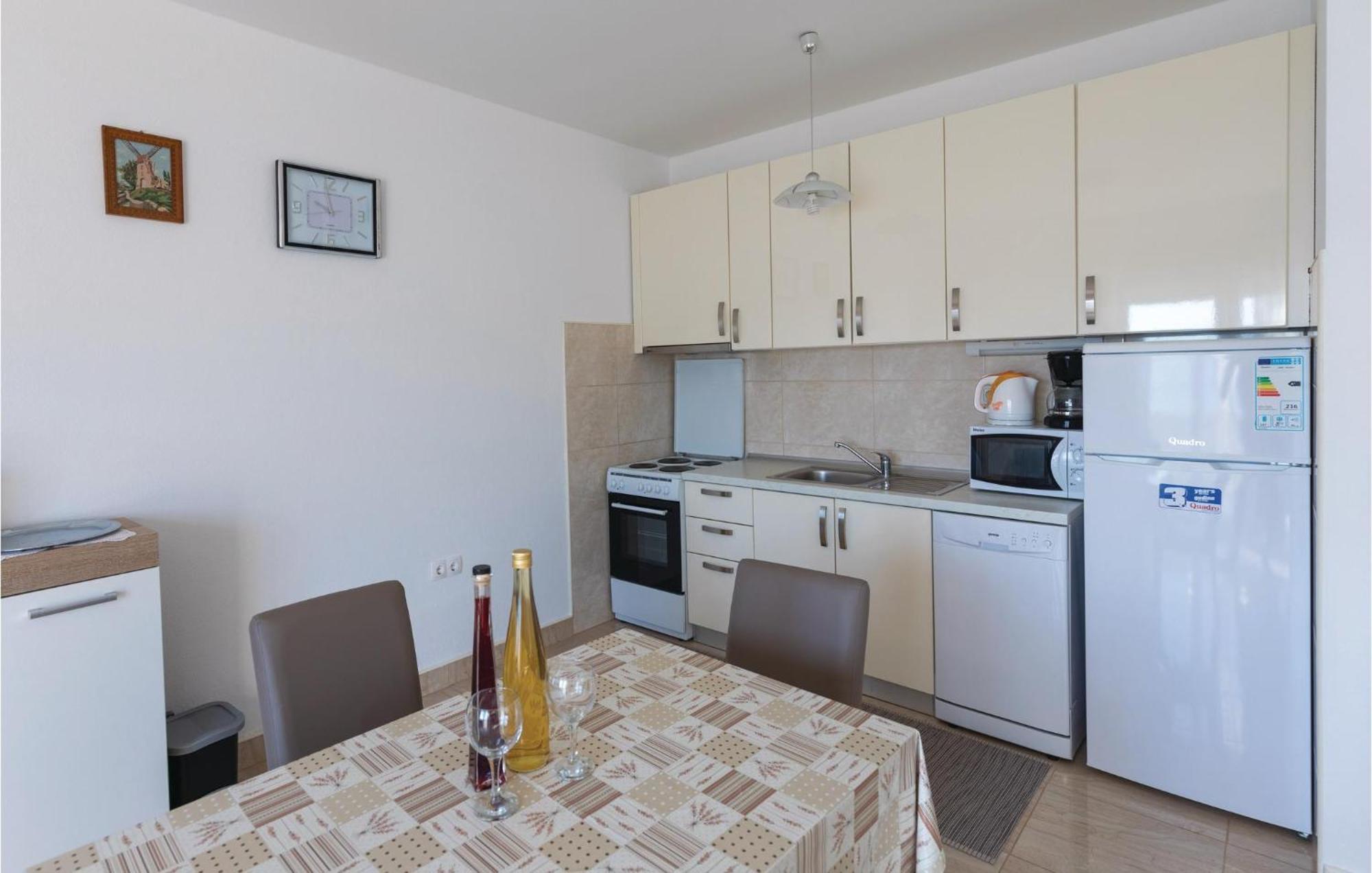 1 Bedroom Cozy Apartment In Клек Экстерьер фото